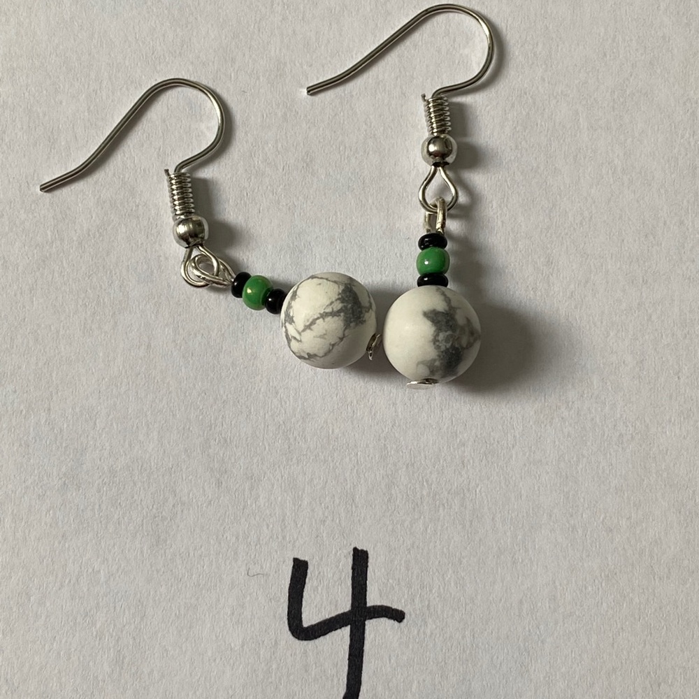 Various earrings - Picture 6 of 14